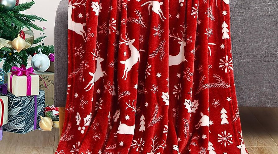 Reindeer_themed_christmas_velvet_blanket_